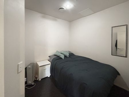 CENTRAL 2-BEDROOM APARTMENT! - Photo 4