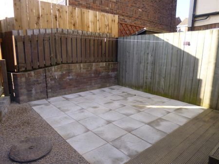 2 bedroom semi-detached house to rent - Photo 5