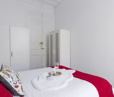 Room in a shared 11-bedroom apartment for rent in Sol - Foto 3