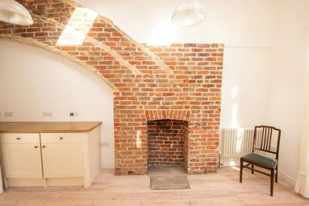 4 bedroom townhouse to rent - Photo 3
