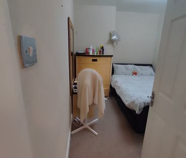Room in a Shared House, Roker Avenue, M13 - Photo 4