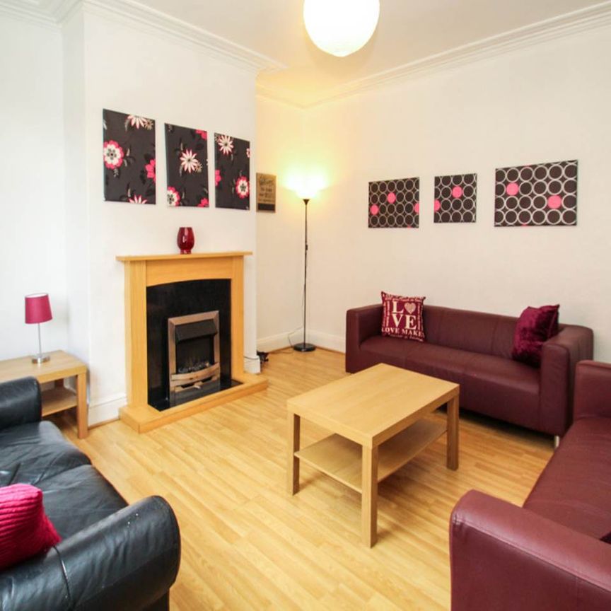 Glebe Avenue (room 6), Kirkstall, Leeds - Photo 1