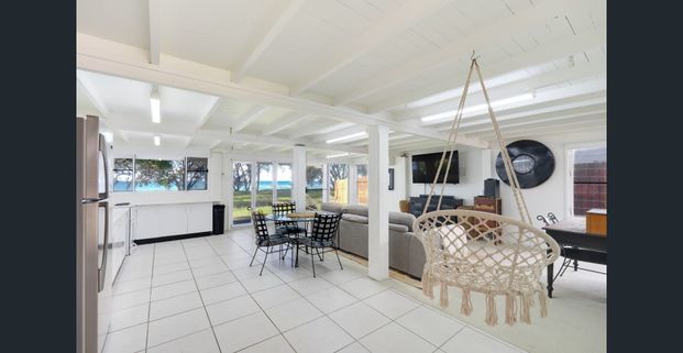 Beachfront & fully furnished!! - Photo 1