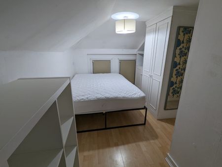 1 Bed End Terrace, Miller Road, SW19 - Photo 2