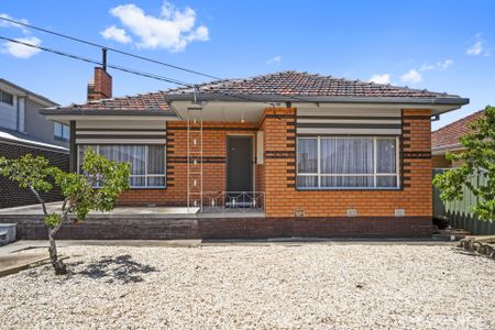 Charming three bedroom residence in ideal location -Six Month Lease - Photo 5