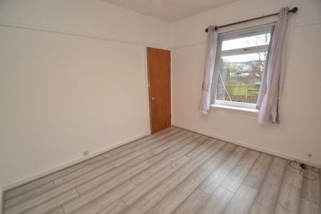 3 bed flat to rent in Menock Road, Glasgow, G44 - Photo 3