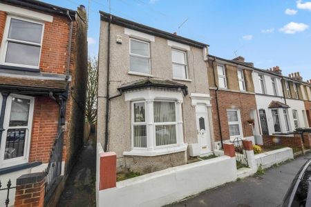 3 bedroom end of terrace house to rent - Photo 5