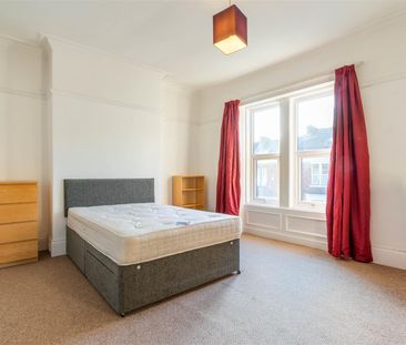 4 bed terraced house to rent in Warwick Street, Heaton, NE6 - Photo 2