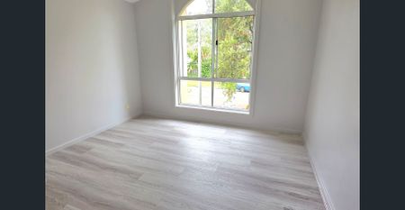 Spacious Renovated Family Home – Prime Location - Photo 4