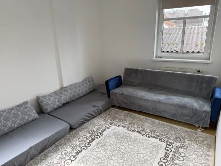 Zentral gelegene, gemütliche 2- Zimmer-Wohnung mit möblierter Küche in Lambach - Photo 2
