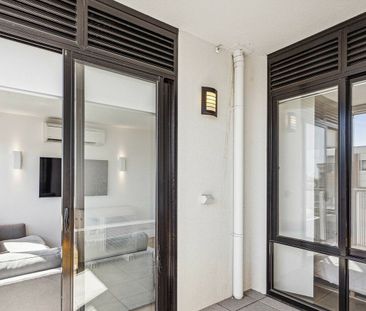 Modern living in the heart of Mentone - Photo 4