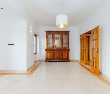 Almada, Setúbal Municipality - Photo 1