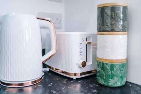 2 Bed Flat, Viaduct Road, LS4 - Photo 3