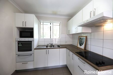 Fantastic furnished two bedroom in the heart of Kensington - Photo 4