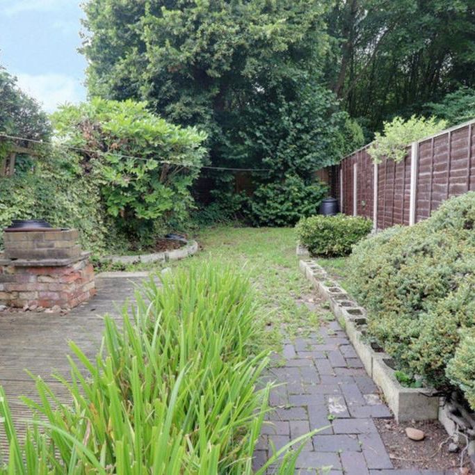 1 bedroom in a house share to rent - Photo 1