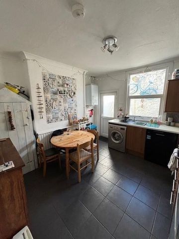3 bedroom terraced house to rent - Photo 5