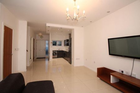 4 bedroom terraced house to rent - Photo 3