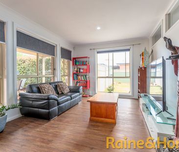 Spacious Family Home - Photo 2