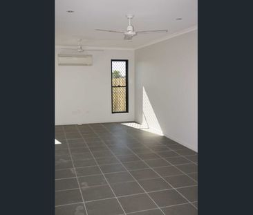 TWO-STORY TOWNHOUSE IN OORALEA - Photo 2