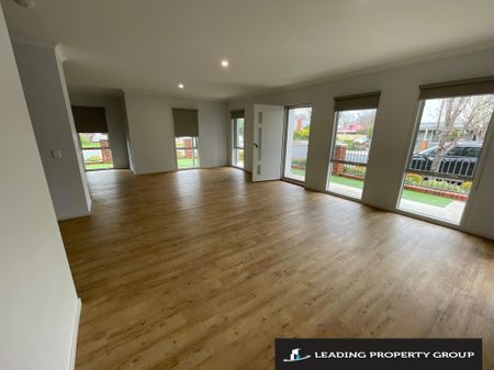 17 Swan Street, WODONGA VIC 3690 - Photo 5