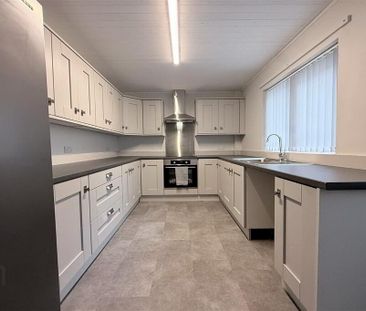 247 Springfield Road, Belfast, BT12 7DD - Photo 5