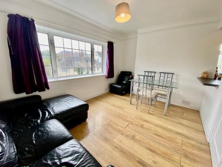 2 bedroom flat to rent - Photo 2