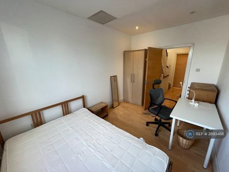 4 bedroom terraced house to rent - Photo 2