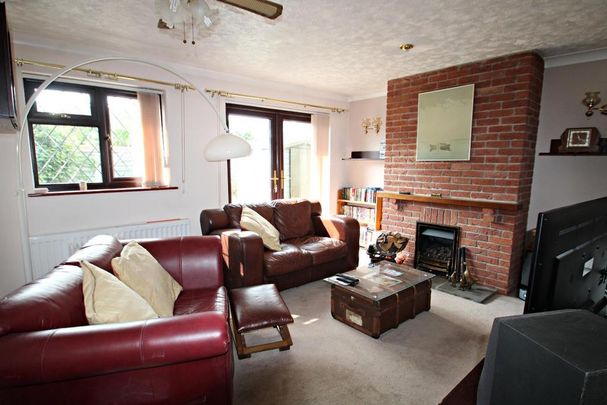 2 bedroom detached bungalow to rent - Photo 1
