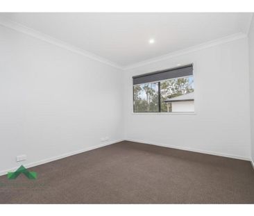 THREE BEDROOM TOWNHOUSE - IN CONVENIENT LOCATION - Photo 3