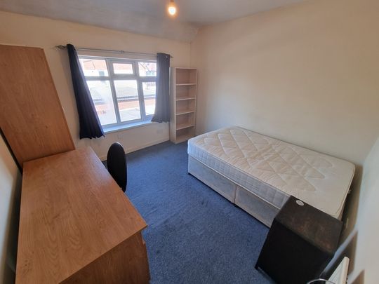 5 Bed Student Accommodation - Photo 1