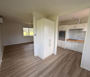 Freshly Renovated 3 bedroom Home with Park aspect - Photo 2