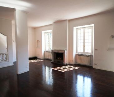 Attic-Parioli: Located in quiet palazzo d’epoca not far from Piazza del Popolo. Modern 4 Bedroom, 3 bath, spacious living-dining, bright and silent. Fireplace, air conditioning, parquet floors, large panoramic terrace. Ref 1972 - Photo 4