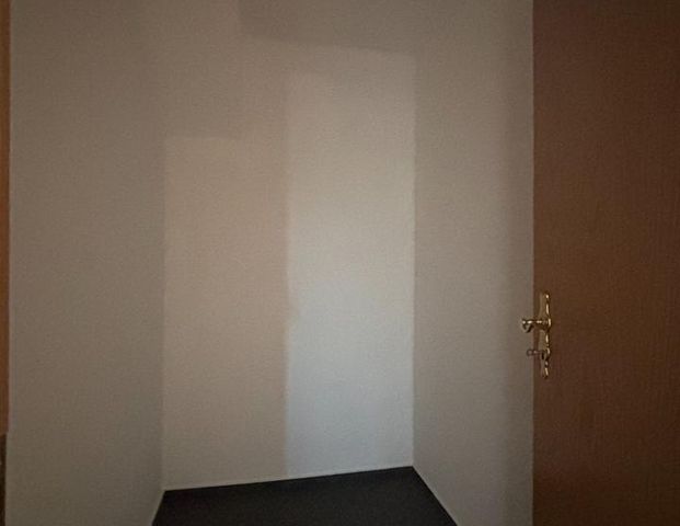 Staßfurt: großzügige 2 Zimmerwohnung inklusive Stellplatz - Foto 1
