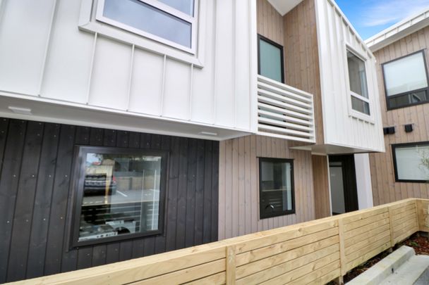 Architecturally Designed Three-Bedroom Townhouse – Karori - Photo 1