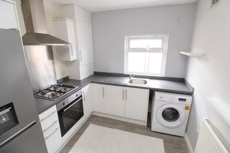2 bedroom flat to rent - Photo 3