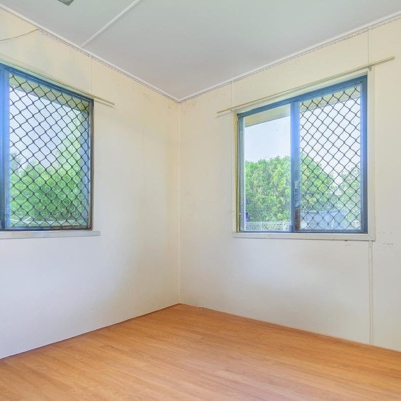 WELCOME TO THIS DELIGHTFUL 3 BEDROOM FAMILY HOME AVAILABLE NOW, MORE PHOTOS COMING SOON! - Photo 1