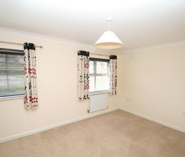 4 bedroom end of terrace house to rent - Photo 2