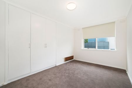 Spacious two bed! - Photo 4