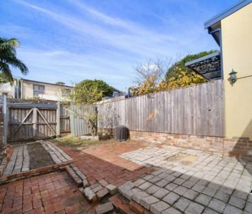 FABULOUS LOCATION, WALK TO KING STREET! - Photo 5