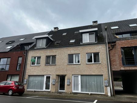 Ruim triplex appartement gelegen aan het kerkplein in Tessenderlo (Schoot). - Foto 4