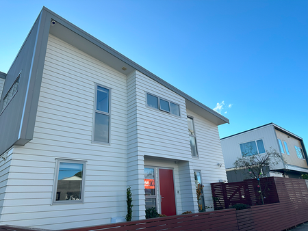 Chic 2BR Townhouse in Lower Hutt - Photo 2