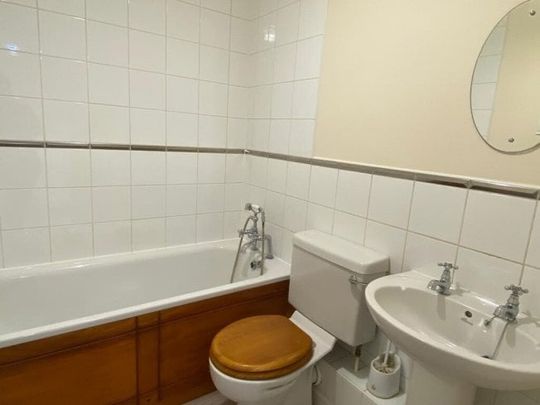 Horley - Photo 1