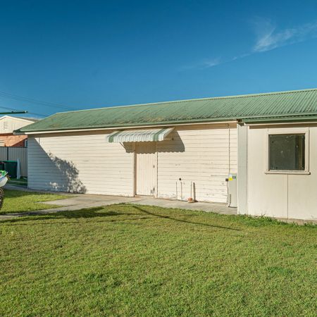 Convenient Living in Taree West - Photo 3