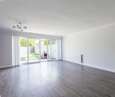 3 bed Terraced for rent - Photo 5