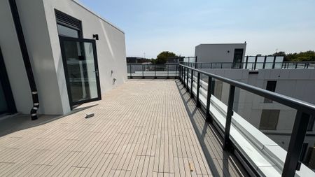 For Lease - 16 Greenbriar Road Unit# TH 5, Toronto, Ontario - Photo 3