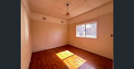 Convenient 3-Bedroom Home | Walk to Lakemba and Belmore CBDs! - Photo 3