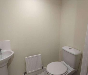 Becketts Close, Grantham, Lincolnshire, NG31 - Photo 2