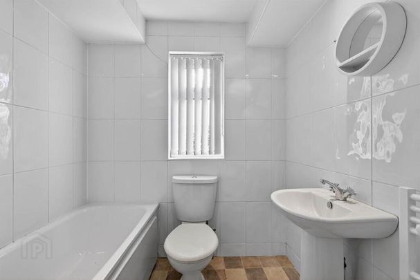 6a Strathearn Court, Holywood, BT18 9NR - Photo 1