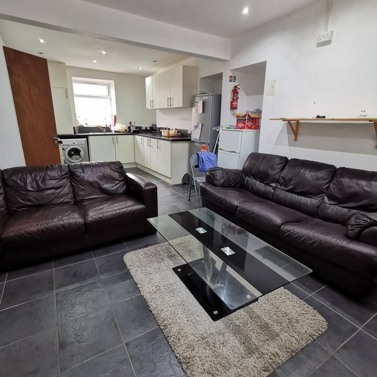 5 bedroom house to rent - Photo 1