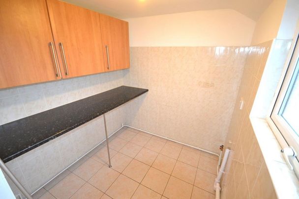 2 bedroom end of terrace house to rent - Photo 1